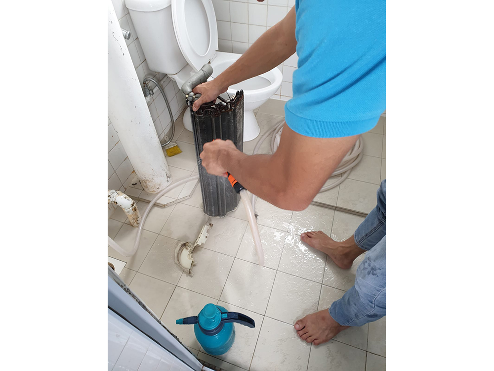0-02-06-c0ff70644154df83ca3ea5efed3c7dc75bfd8d1367b475fad3f11e33fe50492e_630a5a97 aircon cleaning Singapore